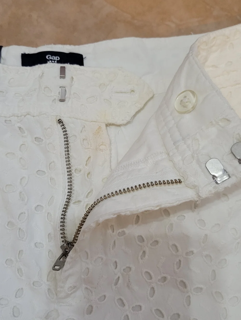 GAP Eyelet White Festival Feminine Boho Midrise Shorts Sz 4 - Picture 6 of 7